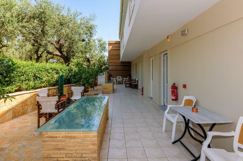 Remezzo Studios & Apartments Amoudi Extérieur photo